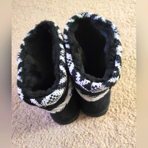 Boots - Picture 3 of 5